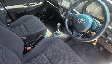 2017 Auto Toyota Yaris with low kms and easy finance 9.jpg